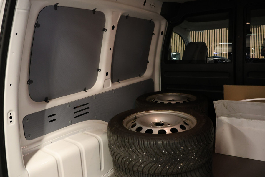 Volkswagen Caddy 2.0 TDI DSG | Bi-Xenon | Navigatie | CarPlay | Climate Control | Stoelverwarming | PDC V+A | Multifunctioneel stuur | Airco | Cruise control | Schroefset | Spoilerkit | Dealer onderhouden | Nieuwe APK | Groot onderhoudsbeurt | BPM Vrij