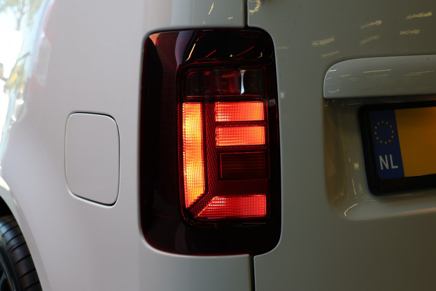 Volkswagen Caddy 2.0 TDI DSG | Bi-Xenon | Navigatie | CarPlay | Climate Control | Stoelverwarming | PDC V+A | Multifunctioneel stuur | Airco | Cruise control | Schroefset | Spoilerkit | Dealer onderhouden | Nieuwe APK | Groot onderhoudsbeurt | BPM Vrij