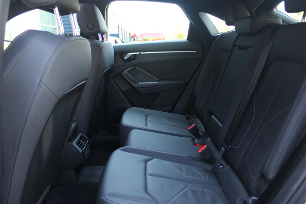Audi Q3 Sportback 35 TFSI 150PK S-TRONIC 7 S EDITION * NIEUWSTAAT * | S-LINE EXTERIEUR | S-LINE INTERIEUR | AUDI VIRTUAL COCKPIT | PANORAMISCH SCHUIF / KANTELDAK | NAVIGATIE | TWIN LEDEREN BEKLEDING ZWART MET ROTSGRIJS STIKSEL | VOORSTOELEN VERWARMBAAR | ACHTERUITRIJCAMERA | PARKEERSENSOREN VOOR / ACHTER | DODEHOEK DETECTIE |  ALARM SYSTEEM | FULL LED KOPLAMPEN INCLUSIEF LED ACHTERLICHTEN | ZWARTE HEMELBEKLEDING | AUDI SOUND SYSTEM | AMBIENTE VERLICHTING | 18" LICHTMETAAL S-DESIGN | VERLICHTE S-LINE INSTAPLIJSTEN |