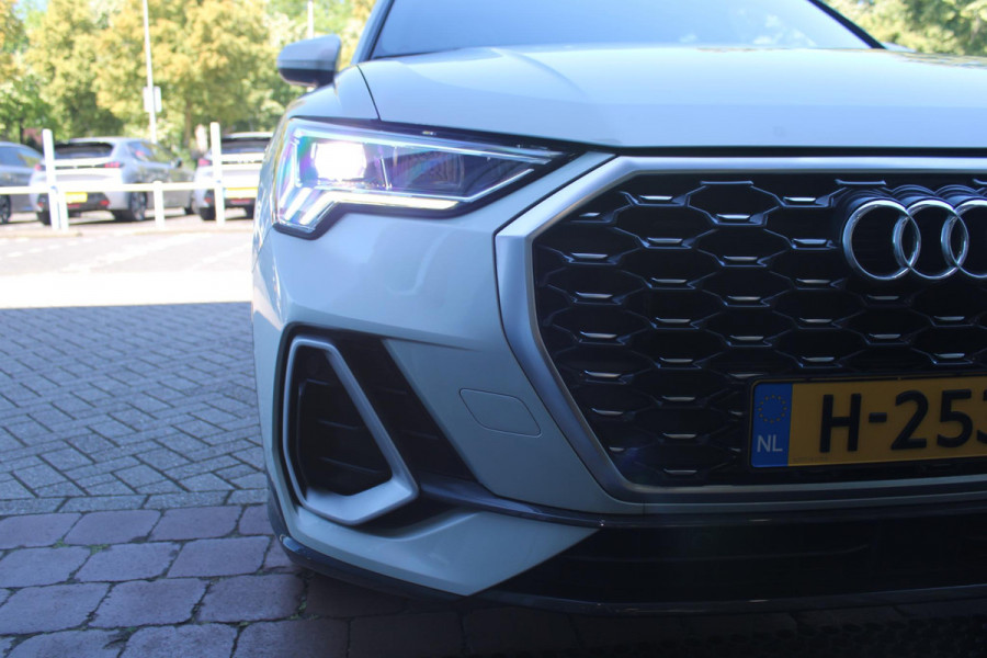 Audi Q3 Sportback 35 TFSI 150PK S-TRONIC 7 S EDITION * NIEUWSTAAT * | S-LINE EXTERIEUR | S-LINE INTERIEUR | AUDI VIRTUAL COCKPIT | PANORAMISCH SCHUIF / KANTELDAK | NAVIGATIE | TWIN LEDEREN BEKLEDING ZWART MET ROTSGRIJS STIKSEL | VOORSTOELEN VERWARMBAAR | ACHTERUITRIJCAMERA | PARKEERSENSOREN VOOR / ACHTER | DODEHOEK DETECTIE |  ALARM SYSTEEM | FULL LED KOPLAMPEN INCLUSIEF LED ACHTERLICHTEN | ZWARTE HEMELBEKLEDING | AUDI SOUND SYSTEM | AMBIENTE VERLICHTING | 18" LICHTMETAAL S-DESIGN | VERLICHTE S-LINE INSTAPLIJSTEN |