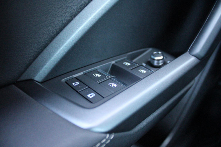 Audi Q3 Sportback 35 TFSI 150PK S-TRONIC 7 S EDITION * NIEUWSTAAT * | S-LINE EXTERIEUR | S-LINE INTERIEUR | AUDI VIRTUAL COCKPIT | PANORAMISCH SCHUIF / KANTELDAK | NAVIGATIE | TWIN LEDEREN BEKLEDING ZWART MET ROTSGRIJS STIKSEL | VOORSTOELEN VERWARMBAAR | ACHTERUITRIJCAMERA | PARKEERSENSOREN VOOR / ACHTER | DODEHOEK DETECTIE |  ALARM SYSTEEM | FULL LED KOPLAMPEN INCLUSIEF LED ACHTERLICHTEN | ZWARTE HEMELBEKLEDING | AUDI SOUND SYSTEM | AMBIENTE VERLICHTING | 18" LICHTMETAAL S-DESIGN | VERLICHTE S-LINE INSTAPLIJSTEN |