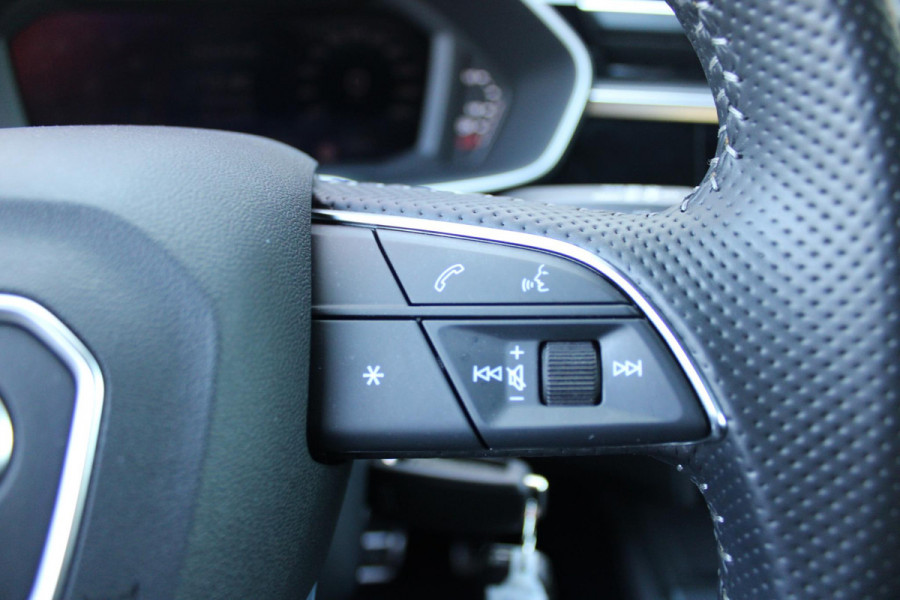 Audi Q3 Sportback 35 TFSI 150PK S-TRONIC 7 S EDITION * NIEUWSTAAT * | S-LINE EXTERIEUR | S-LINE INTERIEUR | AUDI VIRTUAL COCKPIT | PANORAMISCH SCHUIF / KANTELDAK | NAVIGATIE | TWIN LEDEREN BEKLEDING ZWART MET ROTSGRIJS STIKSEL | VOORSTOELEN VERWARMBAAR | ACHTERUITRIJCAMERA | PARKEERSENSOREN VOOR / ACHTER | DODEHOEK DETECTIE |  ALARM SYSTEEM | FULL LED KOPLAMPEN INCLUSIEF LED ACHTERLICHTEN | ZWARTE HEMELBEKLEDING | AUDI SOUND SYSTEM | AMBIENTE VERLICHTING | 18" LICHTMETAAL S-DESIGN | VERLICHTE S-LINE INSTAPLIJSTEN |