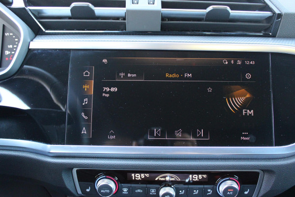 Audi Q3 Sportback 35 TFSI 150PK S-TRONIC 7 S EDITION * NIEUWSTAAT * | S-LINE EXTERIEUR | S-LINE INTERIEUR | AUDI VIRTUAL COCKPIT | PANORAMISCH SCHUIF / KANTELDAK | NAVIGATIE | TWIN LEDEREN BEKLEDING ZWART MET ROTSGRIJS STIKSEL | VOORSTOELEN VERWARMBAAR | ACHTERUITRIJCAMERA | PARKEERSENSOREN VOOR / ACHTER | DODEHOEK DETECTIE |  ALARM SYSTEEM | FULL LED KOPLAMPEN INCLUSIEF LED ACHTERLICHTEN | ZWARTE HEMELBEKLEDING | AUDI SOUND SYSTEM | AMBIENTE VERLICHTING | 18" LICHTMETAAL S-DESIGN | VERLICHTE S-LINE INSTAPLIJSTEN |