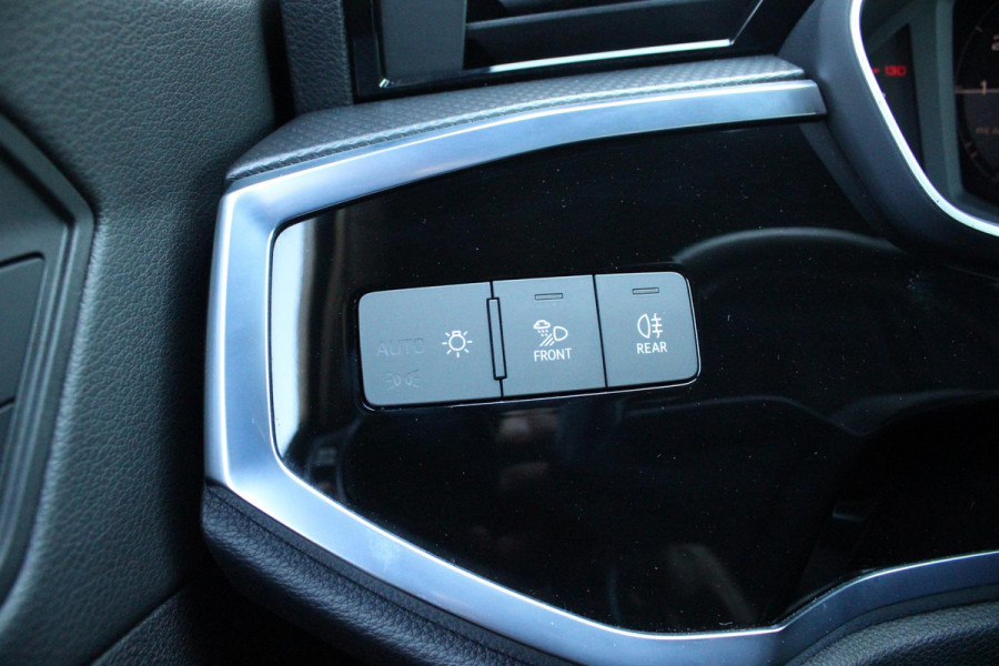Audi Q3 Sportback 35 TFSI 150PK S-TRONIC 7 S EDITION * NIEUWSTAAT * | S-LINE EXTERIEUR | S-LINE INTERIEUR | AUDI VIRTUAL COCKPIT | PANORAMISCH SCHUIF / KANTELDAK | NAVIGATIE | TWIN LEDEREN BEKLEDING ZWART MET ROTSGRIJS STIKSEL | VOORSTOELEN VERWARMBAAR | ACHTERUITRIJCAMERA | PARKEERSENSOREN VOOR / ACHTER | DODEHOEK DETECTIE |  ALARM SYSTEEM | FULL LED KOPLAMPEN INCLUSIEF LED ACHTERLICHTEN | ZWARTE HEMELBEKLEDING | AUDI SOUND SYSTEM | AMBIENTE VERLICHTING | 18" LICHTMETAAL S-DESIGN | VERLICHTE S-LINE INSTAPLIJSTEN |