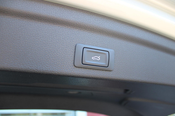 Audi Q3 Sportback 35 TFSI 150PK S-TRONIC 7 S EDITION * NIEUWSTAAT * | S-LINE EXTERIEUR | S-LINE INTERIEUR | AUDI VIRTUAL COCKPIT | PANORAMISCH SCHUIF / KANTELDAK | NAVIGATIE | TWIN LEDEREN BEKLEDING ZWART MET ROTSGRIJS STIKSEL | VOORSTOELEN VERWARMBAAR | ACHTERUITRIJCAMERA | PARKEERSENSOREN VOOR / ACHTER | DODEHOEK DETECTIE |  ALARM SYSTEEM | FULL LED KOPLAMPEN INCLUSIEF LED ACHTERLICHTEN | ZWARTE HEMELBEKLEDING | AUDI SOUND SYSTEM | AMBIENTE VERLICHTING | 18" LICHTMETAAL S-DESIGN | VERLICHTE S-LINE INSTAPLIJSTEN |