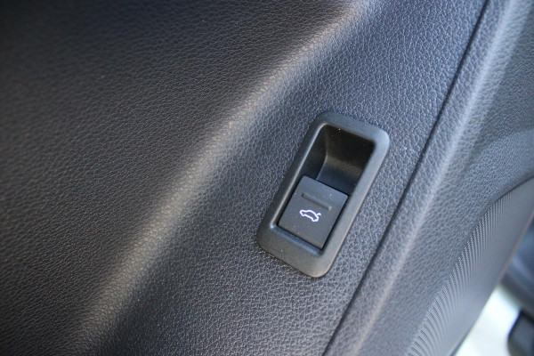 Audi Q3 Sportback 35 TFSI 150PK S-TRONIC 7 S EDITION * NIEUWSTAAT * | S-LINE EXTERIEUR | S-LINE INTERIEUR | AUDI VIRTUAL COCKPIT | PANORAMISCH SCHUIF / KANTELDAK | NAVIGATIE | TWIN LEDEREN BEKLEDING ZWART MET ROTSGRIJS STIKSEL | VOORSTOELEN VERWARMBAAR | ACHTERUITRIJCAMERA | PARKEERSENSOREN VOOR / ACHTER | DODEHOEK DETECTIE |  ALARM SYSTEEM | FULL LED KOPLAMPEN INCLUSIEF LED ACHTERLICHTEN | ZWARTE HEMELBEKLEDING | AUDI SOUND SYSTEM | AMBIENTE VERLICHTING | 18" LICHTMETAAL S-DESIGN | VERLICHTE S-LINE INSTAPLIJSTEN |