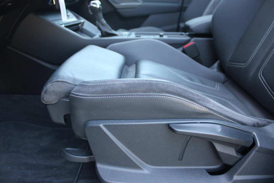 Audi Q3 Sportback 35 TFSI 150PK S-TRONIC 7 S EDITION * NIEUWSTAAT * | S-LINE EXTERIEUR | S-LINE INTERIEUR | AUDI VIRTUAL COCKPIT | PANORAMISCH SCHUIF / KANTELDAK | NAVIGATIE | TWIN LEDEREN BEKLEDING ZWART MET ROTSGRIJS STIKSEL | VOORSTOELEN VERWARMBAAR | ACHTERUITRIJCAMERA | PARKEERSENSOREN VOOR / ACHTER | DODEHOEK DETECTIE |  ALARM SYSTEEM | FULL LED KOPLAMPEN INCLUSIEF LED ACHTERLICHTEN | ZWARTE HEMELBEKLEDING | AUDI SOUND SYSTEM | AMBIENTE VERLICHTING | 18" LICHTMETAAL S-DESIGN | VERLICHTE S-LINE INSTAPLIJSTEN |