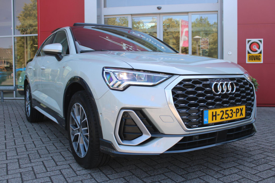 Audi Q3 Sportback 35 TFSI 150PK S-TRONIC 7 S EDITION * NIEUWSTAAT * | S-LINE EXTERIEUR | S-LINE INTERIEUR | AUDI VIRTUAL COCKPIT | PANORAMISCH SCHUIF / KANTELDAK | NAVIGATIE | TWIN LEDEREN BEKLEDING ZWART MET ROTSGRIJS STIKSEL | VOORSTOELEN VERWARMBAAR | ACHTERUITRIJCAMERA | PARKEERSENSOREN VOOR / ACHTER | DODEHOEK DETECTIE |  ALARM SYSTEEM | FULL LED KOPLAMPEN INCLUSIEF LED ACHTERLICHTEN | ZWARTE HEMELBEKLEDING | AUDI SOUND SYSTEM | AMBIENTE VERLICHTING | 18" LICHTMETAAL S-DESIGN | VERLICHTE S-LINE INSTAPLIJSTEN |