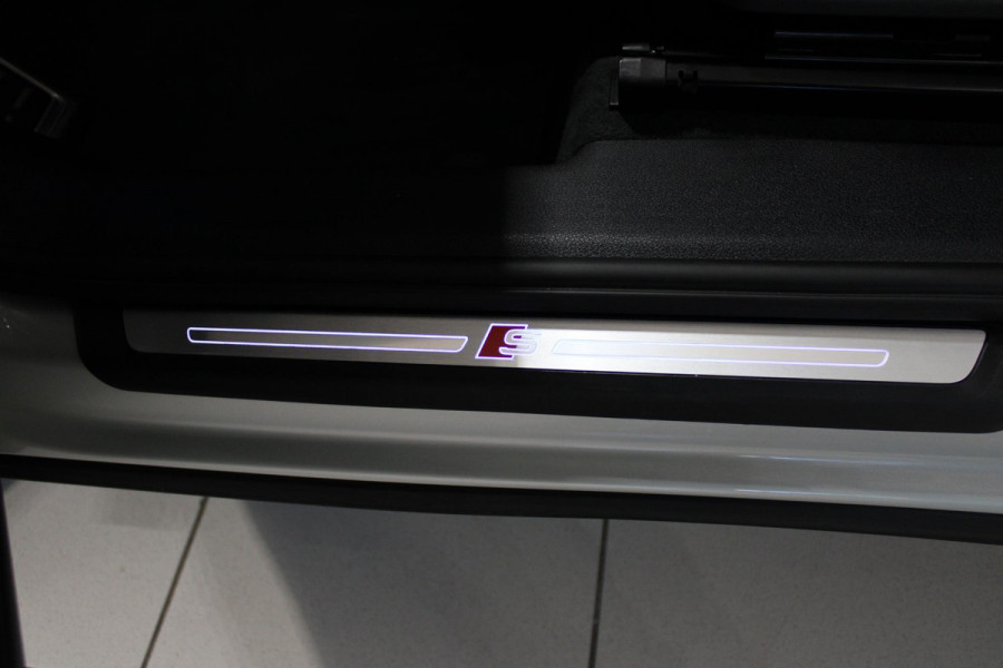 Audi Q3 Sportback 35 TFSI 150PK S-TRONIC 7 S EDITION * NIEUWSTAAT * | S-LINE EXTERIEUR | S-LINE INTERIEUR | AUDI VIRTUAL COCKPIT | PANORAMISCH SCHUIF / KANTELDAK | NAVIGATIE | TWIN LEDEREN BEKLEDING ZWART MET ROTSGRIJS STIKSEL | VOORSTOELEN VERWARMBAAR | ACHTERUITRIJCAMERA | PARKEERSENSOREN VOOR / ACHTER | DODEHOEK DETECTIE |  ALARM SYSTEEM | FULL LED KOPLAMPEN INCLUSIEF LED ACHTERLICHTEN | ZWARTE HEMELBEKLEDING | AUDI SOUND SYSTEM | AMBIENTE VERLICHTING | 18" LICHTMETAAL S-DESIGN | VERLICHTE S-LINE INSTAPLIJSTEN |