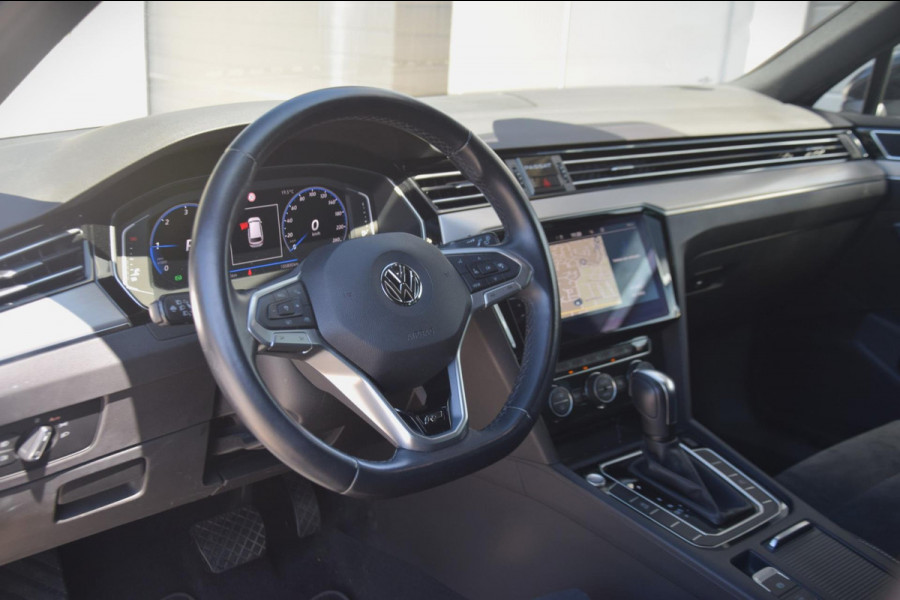 Volkswagen Passat Variant 1.6 TDI Elegance Business R PANORAMADAK/360 CAMERA/SPORTSTOELEN