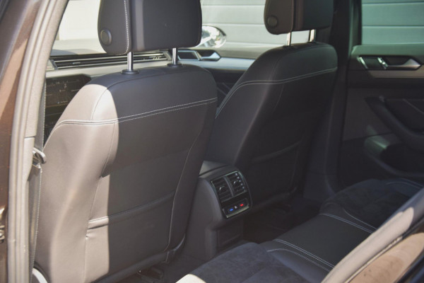 Volkswagen Passat Variant 1.6 TDI Elegance Business R PANORAMADAK/360 CAMERA/SPORTSTOELEN