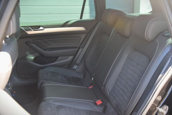 Volkswagen Passat Variant 1.6 TDI Elegance Business R PANORAMADAK/360 CAMERA/SPORTSTOELEN