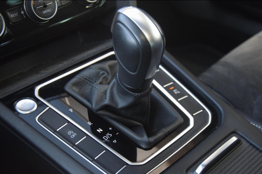 Volkswagen Passat Variant 1.6 TDI Elegance Business R PANORAMADAK/360 CAMERA/SPORTSTOELEN