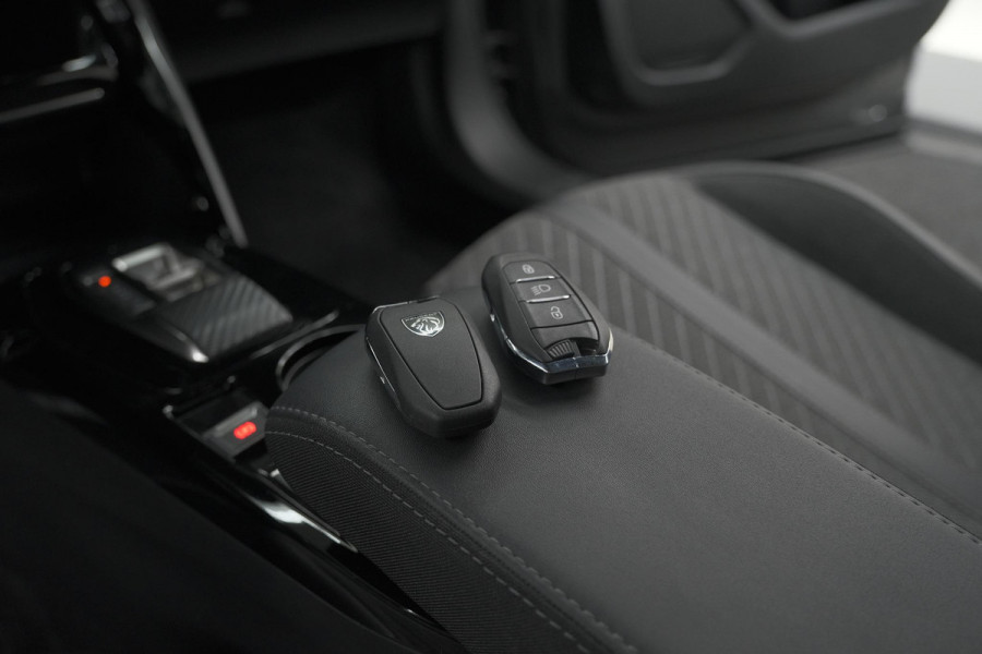 Peugeot 2008 PureTech 130 EAT8 Allure | 360 Camera | Adaptieve Cruise Control | Navigatie