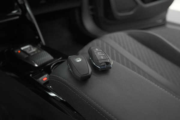 Peugeot 2008 PureTech 130 EAT8 Allure | 360 Camera | Adaptieve Cruise Control | Navigatie