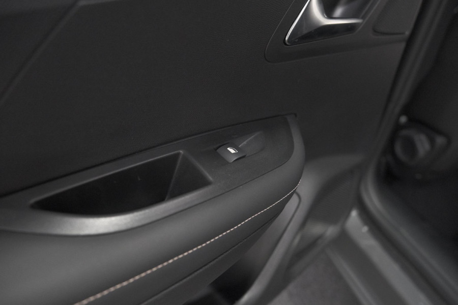 Peugeot 2008 PureTech 130 EAT8 Allure | 360 Camera | Adaptieve Cruise Control | Navigatie
