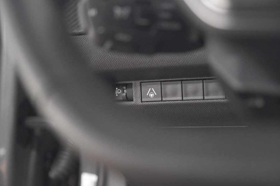 Peugeot 2008 PureTech 130 EAT8 Allure | 360 Camera | Adaptieve Cruise Control | Navigatie