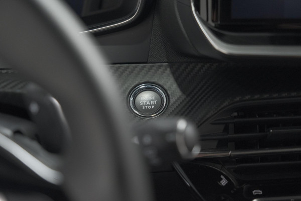 Peugeot 2008 PureTech 130 EAT8 Allure | 360 Camera | Adaptieve Cruise Control | Navigatie