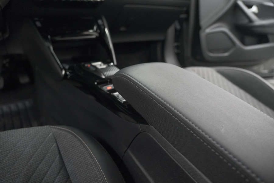 Peugeot 2008 PureTech 130 EAT8 Allure | 360 Camera | Adaptieve Cruise Control | Navigatie