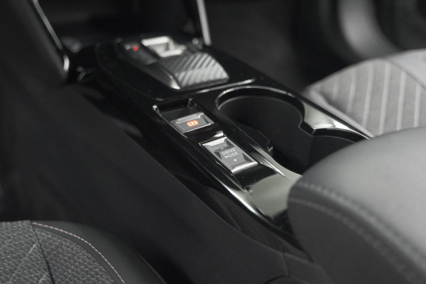 Peugeot 2008 PureTech 130 EAT8 Allure | 360 Camera | Adaptieve Cruise Control | Navigatie