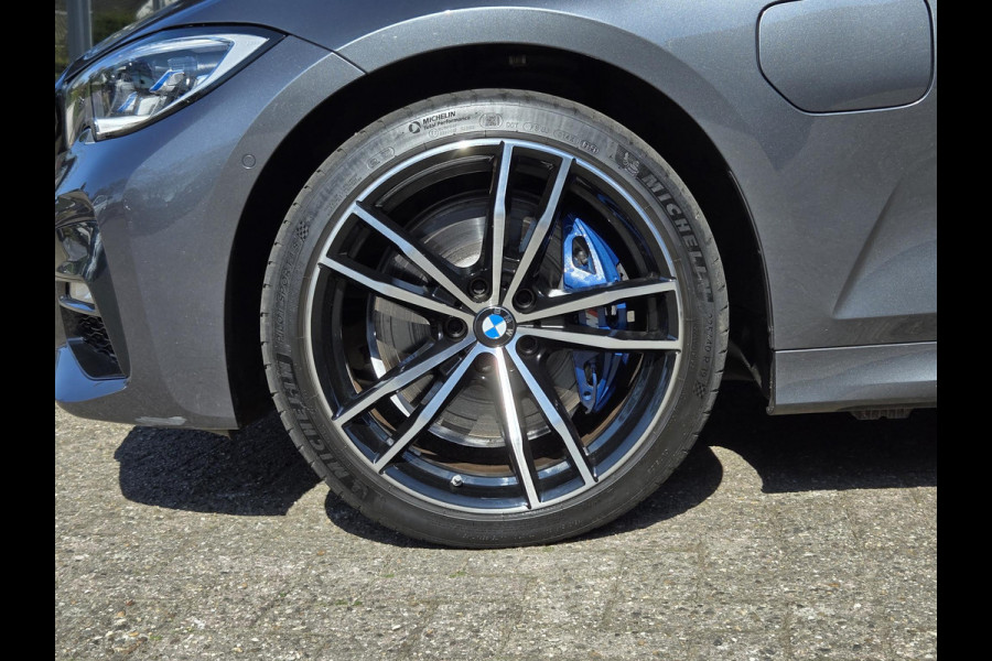 BMW 3 Serie Touring 330e xDrive M SPORT | PANORAMA | LASER | DRIVING ASS. PROF | HARMAN KARDON |