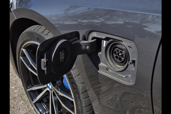BMW 3 Serie Touring 330e xDrive M SPORT | PANORAMA | LASER | DRIVING ASS. PROF | HARMAN KARDON |