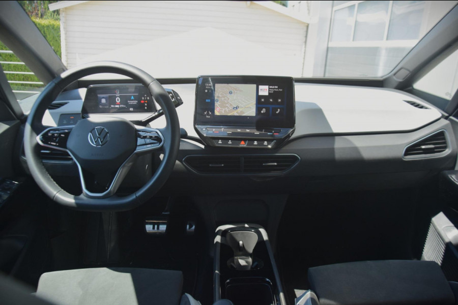 Volkswagen ID.3 Pure 45 kWh SCHAALSTOELEN/IQ LED KOPLAMPEN/CAMERA/KEYLESS