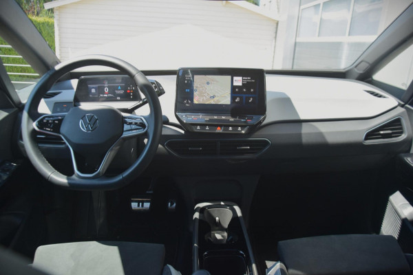 Volkswagen ID.3 Pure 45 kWh SCHAALSTOELEN/IQ LED KOPLAMPEN/CAMERA/KEYLESS