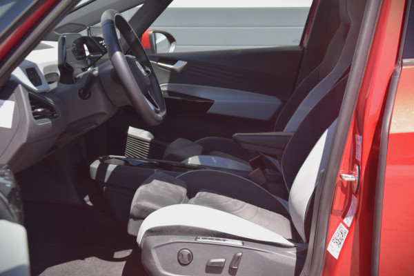 Volkswagen ID.3 Pure 45 kWh SCHAALSTOELEN/IQ LED KOPLAMPEN/CAMERA/KEYLESS