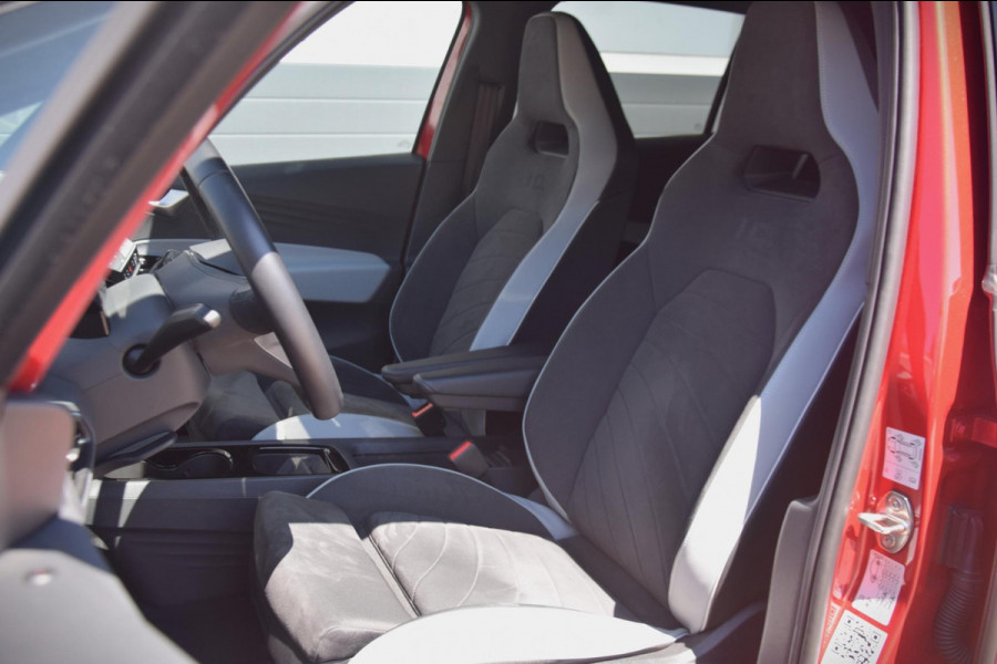 Volkswagen ID.3 Pure 45 kWh SCHAALSTOELEN/IQ LED KOPLAMPEN/CAMERA/KEYLESS