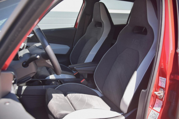 Volkswagen ID.3 Pure 45 kWh SCHAALSTOELEN/IQ LED KOPLAMPEN/CAMERA/KEYLESS