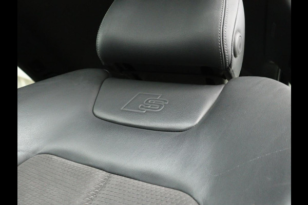 Audi A6 55 TFSIe S Line | 367pk | Trekhaak | Stoel & stuurverwarming | Adaptive cruise | Camera | Matrix LED | Carplay | Sportstoelen | Half leder | Navigatie