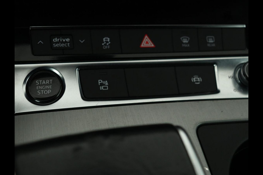 Audi A6 55 TFSIe S Line | 367pk | Trekhaak | Stoel & stuurverwarming | Adaptive cruise | Camera | Matrix LED | Carplay | Sportstoelen | Half leder | Navigatie