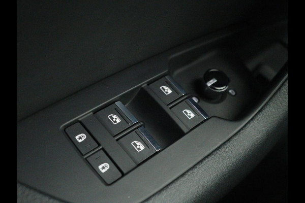 Audi A6 55 TFSIe S Line | 367pk | Trekhaak | Stoel & stuurverwarming | Adaptive cruise | Camera | Matrix LED | Carplay | Sportstoelen | Half leder | Navigatie