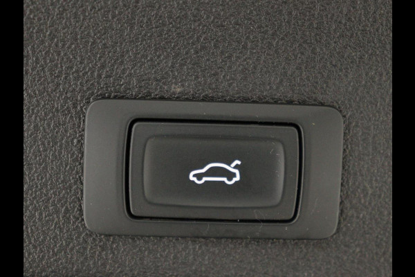 Audi A6 55 TFSIe S Line | 367pk | Trekhaak | Stoel & stuurverwarming | Adaptive cruise | Camera | Matrix LED | Carplay | Sportstoelen | Half leder | Navigatie