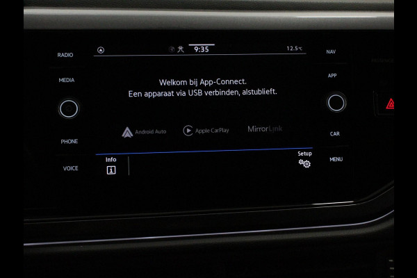 Volkswagen Polo 1.0 TSI 110pk Highline Navigatie Apple Carplay/Android Auto Parkeersensoren Stoelverwarming Ledverlichting Getinte ramen Climate Control