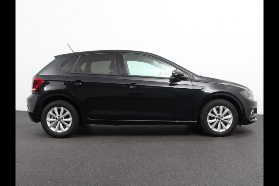 Volkswagen Polo 1.0 TSI 110pk Highline Navigatie Apple Carplay/Android Auto Parkeersensoren Stoelverwarming Ledverlichting Getinte ramen Climate Control