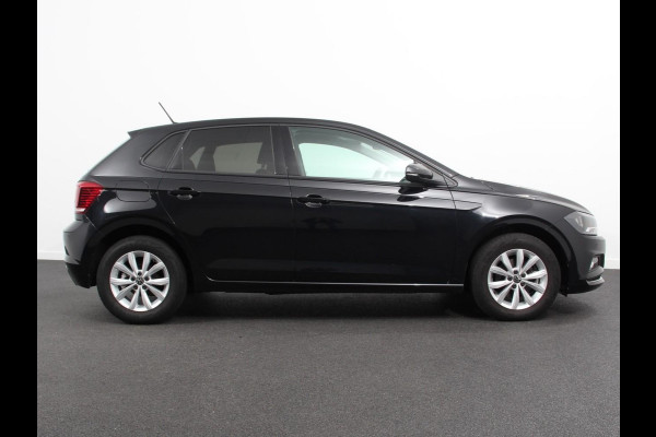 Volkswagen Polo 1.0 TSI 110pk Highline Navigatie Apple Carplay/Android Auto Parkeersensoren Stoelverwarming Ledverlichting Getinte ramen Climate Control