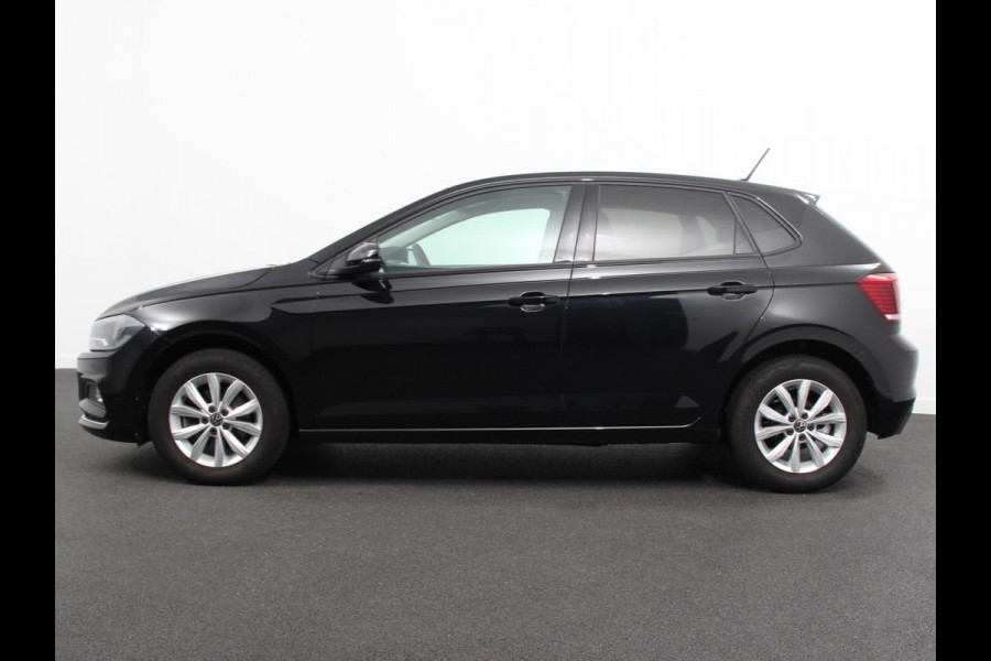 Volkswagen Polo 1.0 TSI 110pk Highline Navigatie Apple Carplay/Android Auto Parkeersensoren Stoelverwarming Ledverlichting Getinte ramen Climate Control