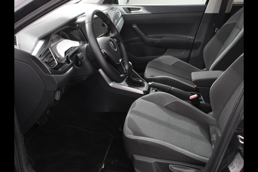 Volkswagen Polo 1.0 TSI 110pk Highline Navigatie Apple Carplay/Android Auto Parkeersensoren Stoelverwarming Ledverlichting Getinte ramen Climate Control