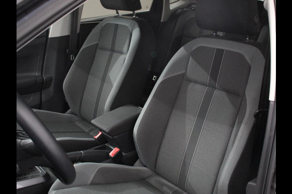 Volkswagen Polo 1.0 TSI 110pk Highline Navigatie Apple Carplay/Android Auto Parkeersensoren Stoelverwarming Ledverlichting Getinte ramen Climate Control