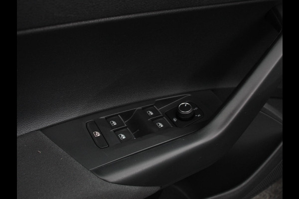 Volkswagen Polo 1.0 TSI 110pk Highline Navigatie Apple Carplay/Android Auto Parkeersensoren Stoelverwarming Ledverlichting Getinte ramen Climate Control