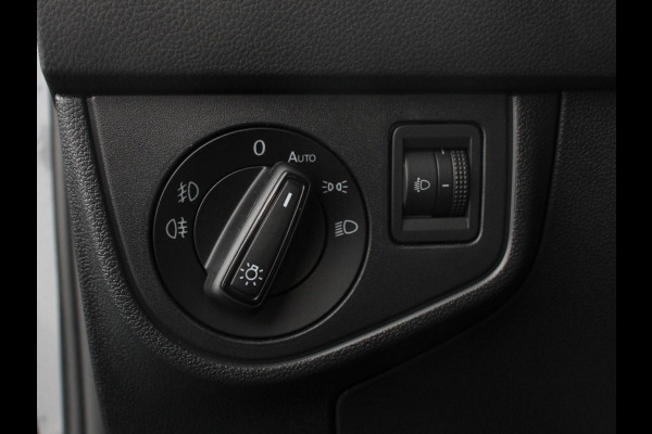 Volkswagen Polo 1.0 TSI 110pk Highline Navigatie Apple Carplay/Android Auto Parkeersensoren Stoelverwarming Ledverlichting Getinte ramen Climate Control