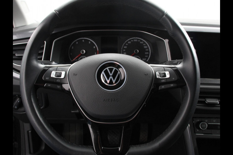 Volkswagen Polo 1.0 TSI 110pk Highline Navigatie Apple Carplay/Android Auto Parkeersensoren Stoelverwarming Ledverlichting Getinte ramen Climate Control