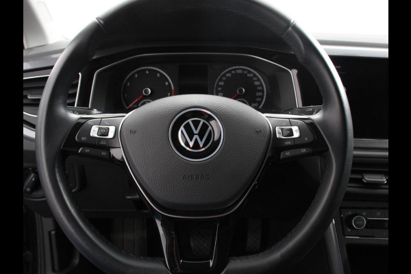 Volkswagen Polo 1.0 TSI 110pk Highline Navigatie Apple Carplay/Android Auto Parkeersensoren Stoelverwarming Ledverlichting Getinte ramen Climate Control