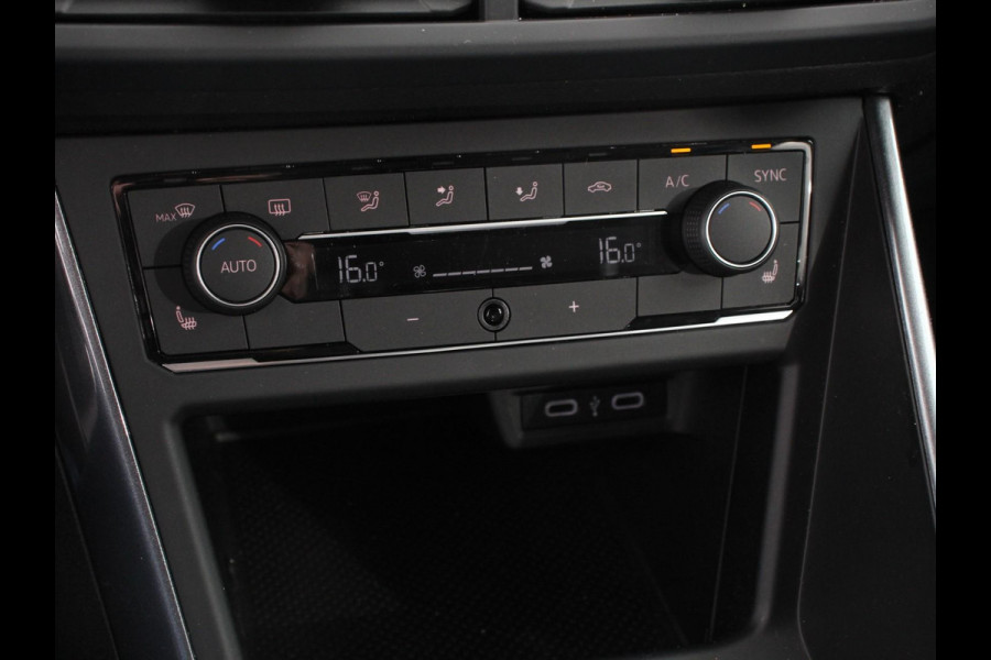 Volkswagen Polo 1.0 TSI 110pk Highline Navigatie Apple Carplay/Android Auto Parkeersensoren Stoelverwarming Ledverlichting Getinte ramen Climate Control
