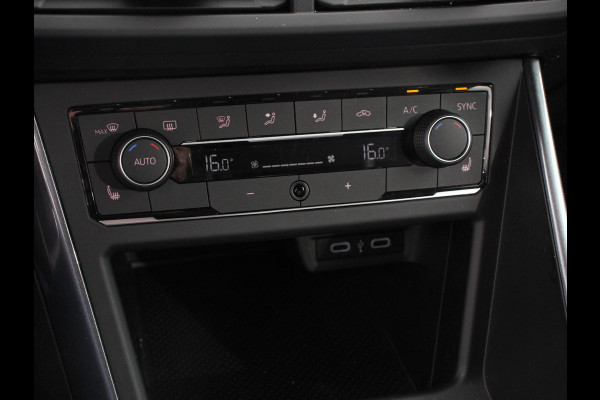 Volkswagen Polo 1.0 TSI 110pk Highline Navigatie Apple Carplay/Android Auto Parkeersensoren Stoelverwarming Ledverlichting Getinte ramen Climate Control
