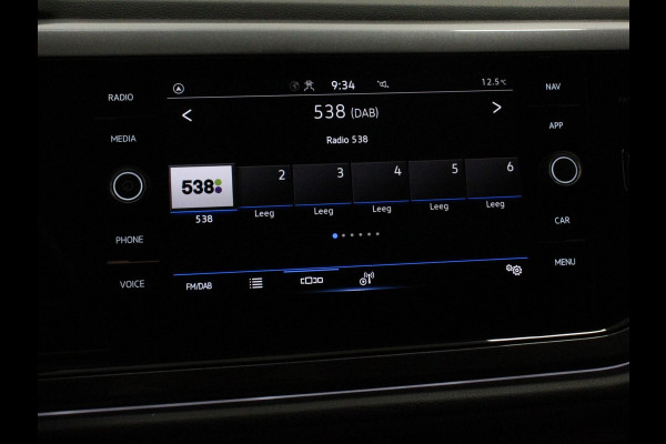Volkswagen Polo 1.0 TSI 110pk Highline Navigatie Apple Carplay/Android Auto Parkeersensoren Stoelverwarming Ledverlichting Getinte ramen Climate Control