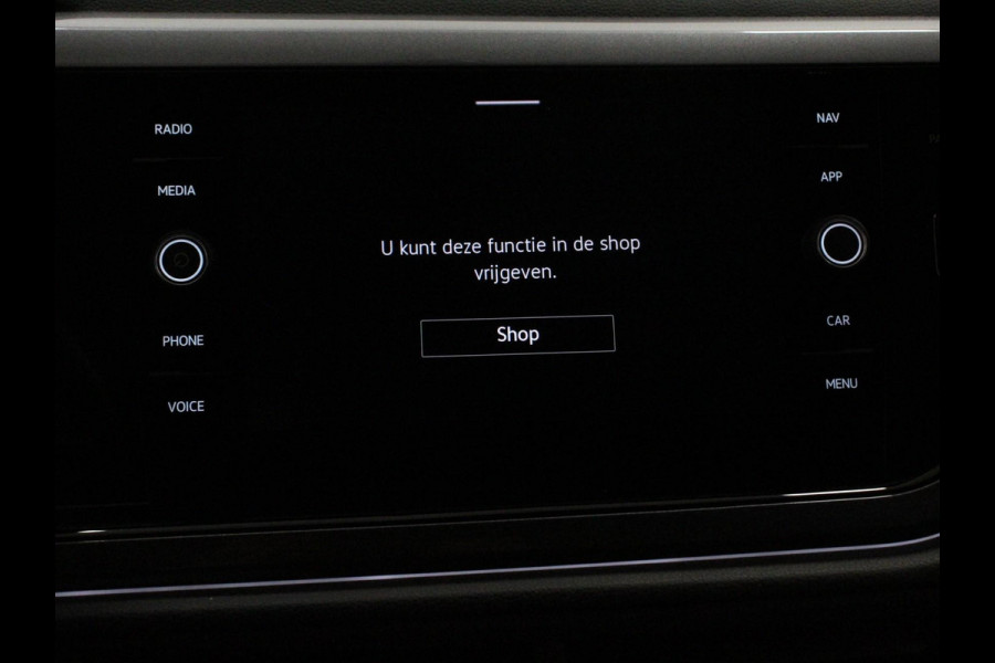 Volkswagen Polo 1.0 TSI 110pk Highline Navigatie Apple Carplay/Android Auto Parkeersensoren Stoelverwarming Ledverlichting Getinte ramen Climate Control
