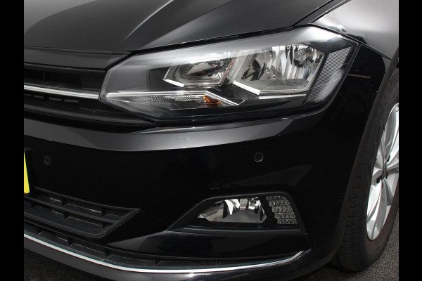 Volkswagen Polo 1.0 TSI 110pk Highline Navigatie Apple Carplay/Android Auto Parkeersensoren Stoelverwarming Ledverlichting Getinte ramen Climate Control